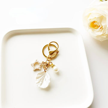Baroque Vintage Pearl Chain Imitation Shell Flower Piece Small Exquisite Car Key Chain Bag Pendant Porte-clés daiiibabyyy